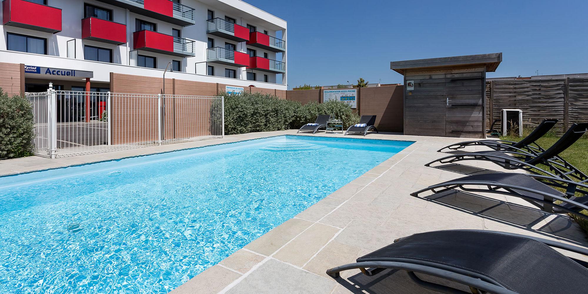 Hotel Kyriad Prestige Swimming pool St Nazaire